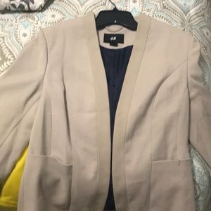 Women’s tan H&M blazer